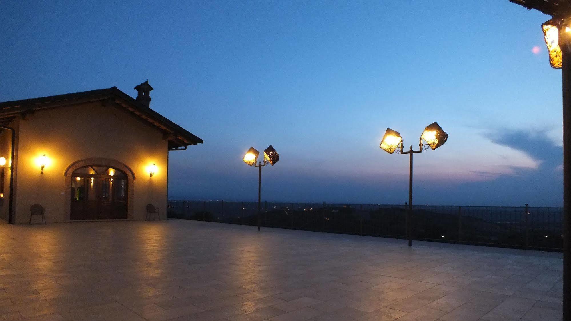 Enolocanda Del Tufo Dogliani Exterior foto